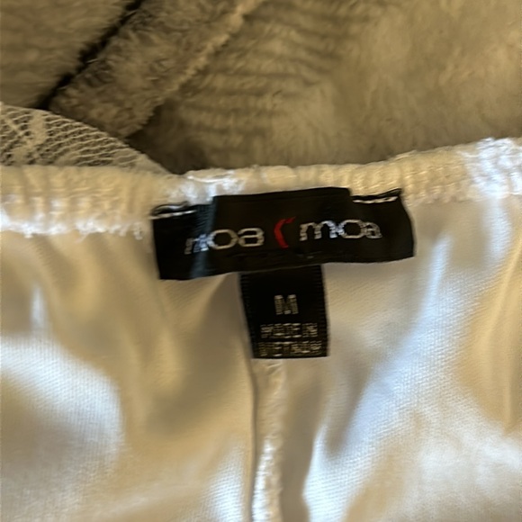 Moa Moa White Camisole Top with Delicate Lace - Picture 6 of 10